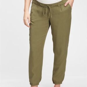 GAP Maternity Pull-On Joggers in TENCEL Lyocell Green Moss Color Size M